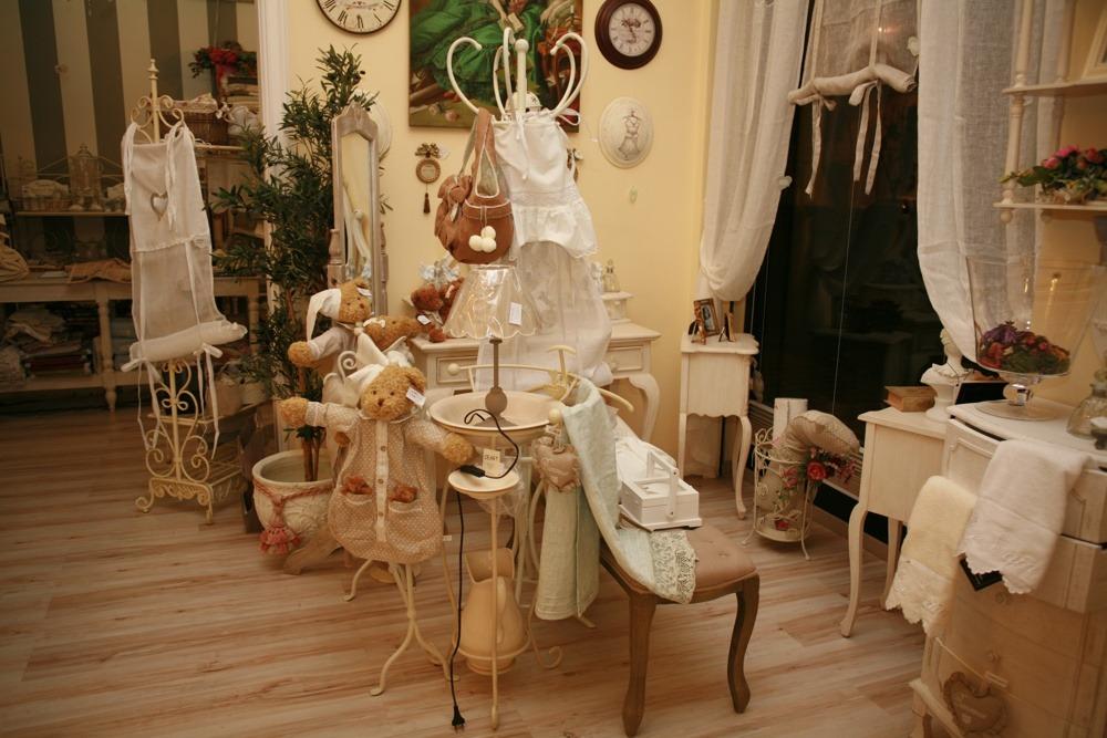 Arredo soggiorno stile country: collezione ritroviamo una perfetta ... Case shabby chic country